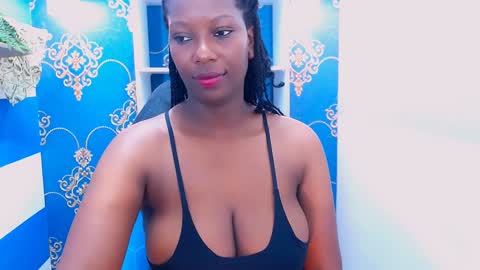 Snapshot of sara_marks chatting on December 12, 12:33 pm S A R A online show from December 12, 12:33 pm