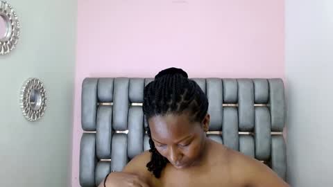 Snapshot of sara_marks chatting on December 9, 12:19 pm S A R A online show from December 9, 12:19 pm