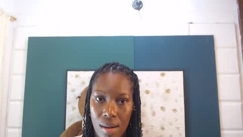 Snapshot of sara_marks chatting on October 22, 11:15 am S A R A online show from October 22, 11:15 am