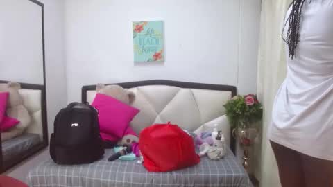 Snapshot of sara_marks chatting on October 20, 11:13 am S A R A online show from October 20, 11:13 am