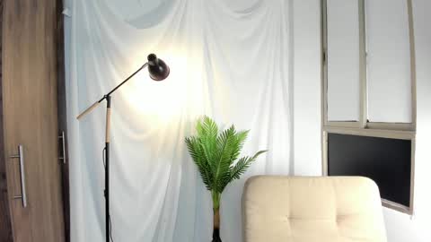 SARA M. online show from December 11, 12:02 am