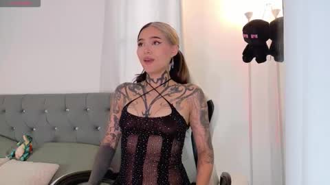 Sara online show from February 20, 7:15 pm