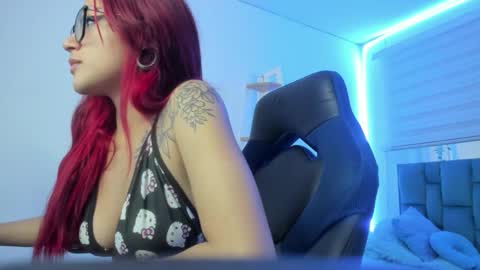 sara_red_x online show from March 21, 8:19 am