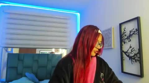sara_red_x online show from June 18, 4:25 am