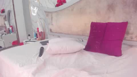 Snapshot of sara_rozze chatting on October 18, 10:29 am sara online show from October 18, 10:29 am