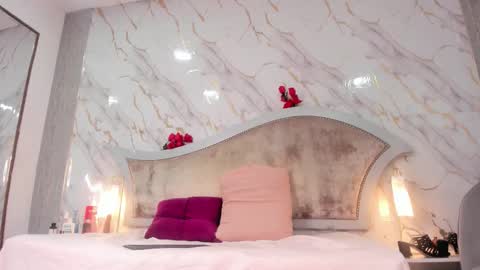 Snapshot of sara_rozze chatting on October 12, 9:55 am sara online show from October 12, 9:55 am