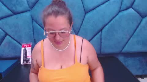 sara_thonson_ online show from February 26, 3:03 am