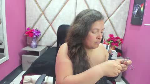 sara_thonson_ online show from January 7, 3:26 pm