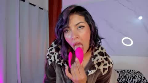 sara_zc online show from January 12, 12:43 pm