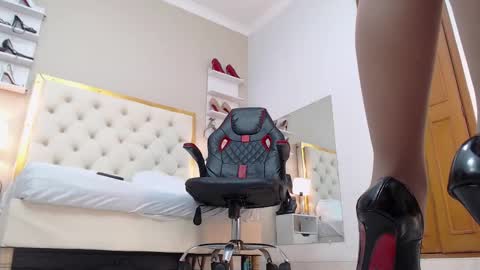 Snapshot of saraa_cute1 chatting on October 5, 4:50 am Saraa Gomez online show from October 5, 4:50 am