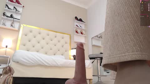 Snapshot of saraa_cute1 chatting on October 12, 4:37 am Saraa Gomez online show from October 12, 4:37 am