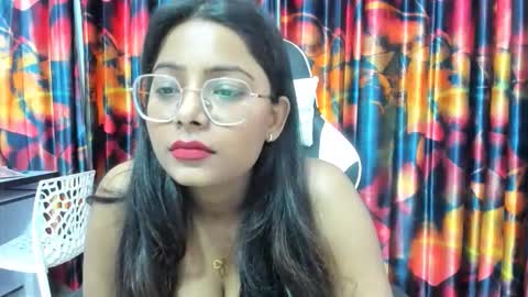 Snapshot of saraa_jayy chatting on October 17, 10:51 am saraa_jayy online show from October 17, 10:51 am