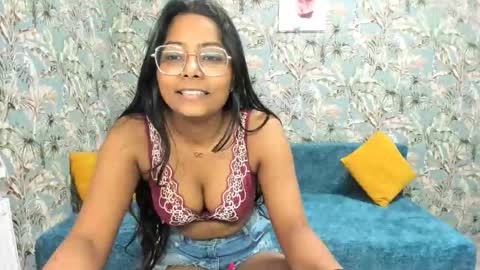 Snapshot of saraa_jayy chatting on September 29, 6:51 am saraa_jayy online show from September 29, 6:51 am