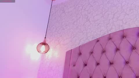 Sara  online show from April 19, 6:10 pm