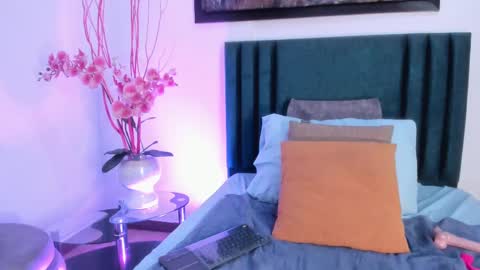 SaraBloom online show from February 12, 6:30 pm