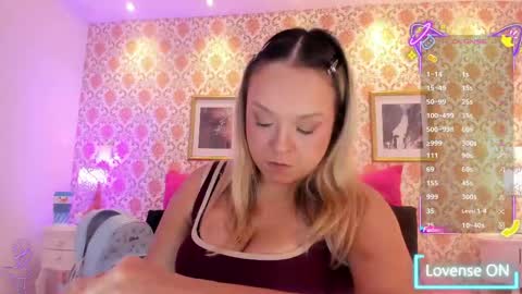 SaraAvila  online show from May 29, 9:46 pm