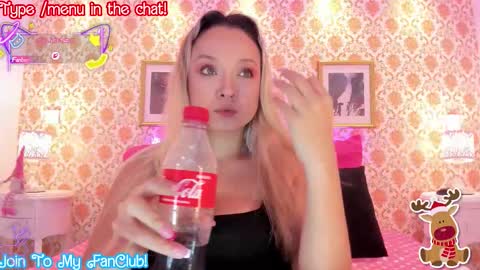 SaraAvila  online show from December 3, 9:06 pm