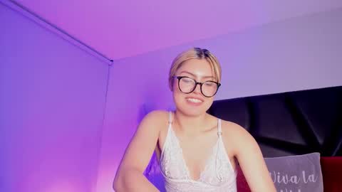 Snapshot of sarabenedetti chatting on October 12, 7:55 am Sara online show from October 12, 7:55 am