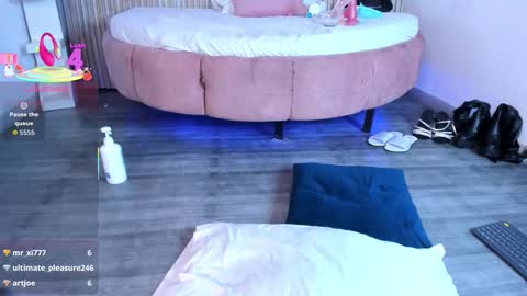 Snapshot of saracooper_22 chatting on October 12, 3:53 am Sara Cooper online show from October 12, 3:53 am