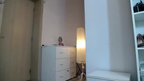 Snapshot of saraelise chatting on October 28, 1:50 pm saraelise online show from October 28, 1:50 pm