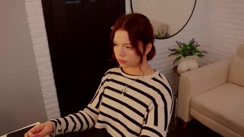 Sarah online show from October 6, 10:54 am