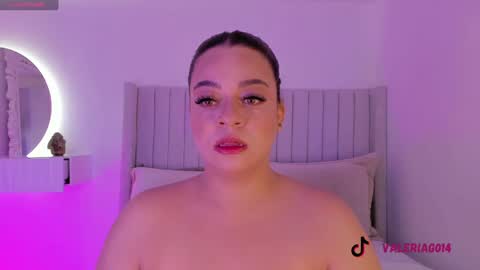 Sarah Bonneth online show from December 23, 11:04 am