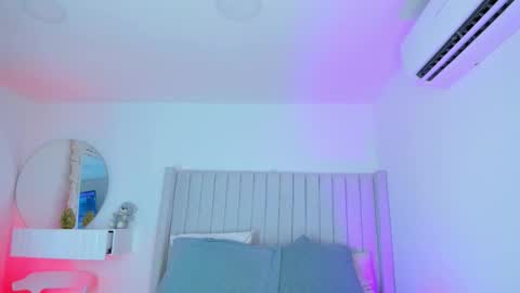 Sarah Bonneth online show from January 12, 2:00 pm