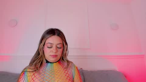 Sarah Bonneth online show from April 7, 11:45 am