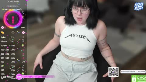 Snapshot of sarah_e_xx chatting on January 5, 1:24 am Sarah online show from January 5, 1:24 am