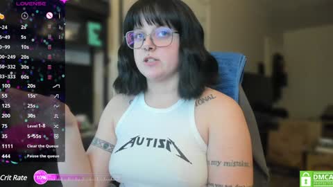 Snapshot of sarah_e_xx chatting on December 18, 1:59 am Sarah online show from December 18, 1:59 am