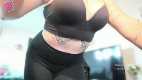 Snapshot of sarah_e_xx chatting on October 9, 3:49 pm Sarah online show from October 9, 3:49 pm
