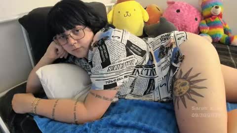Snapshot of sarah_e_xx chatting on October 1, 2:27 am Sarah online show from October 1, 2:27 am