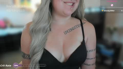 Snapshot of sarah_e_xx chatting on October 18, 5:15 pm Sarah online show from October 18, 5:15 pm