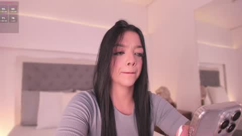 Snapshot of sarah_hiill chatting on December 16, 7:54 pm online show from December 16, 7:54 pm