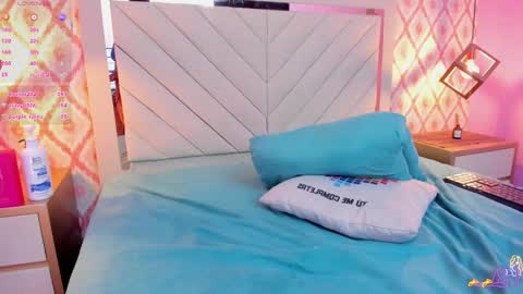 SARAH KEYS  online show from March 17, 5:44 am