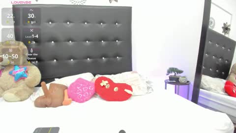 sarah_lowee online show from December 18, 6:18 am