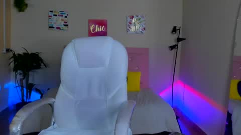 Sarah Ramirez online show from December 19, 5:07 am