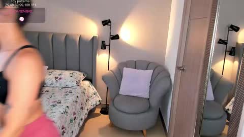 Snapshot of sarah_rayy chatting on February 11, 8:10 pm sarah_rayy online show from February 11, 8:10 pm