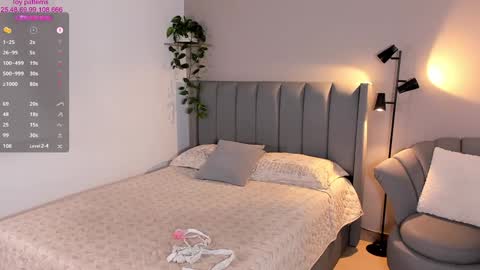 Snapshot of sarah_rayy chatting on February 2, 12:09 am sarah_rayy online show from February 2, 12:09 am