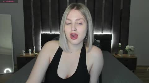 Snapshot of sarah_soul chatting on February 11, 12:59 am Sarah online show from February 11, 12:59 am