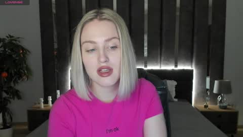 Snapshot of sarah_soul chatting on December 12, 1:10 am Sarah online show from December 12, 1:10 am