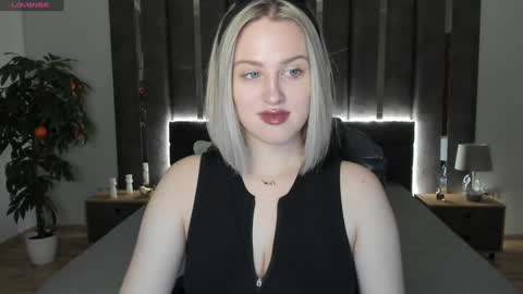 Snapshot of sarah_soul chatting on December 15, 12:51 am Sarah online show from December 15, 12:51 am