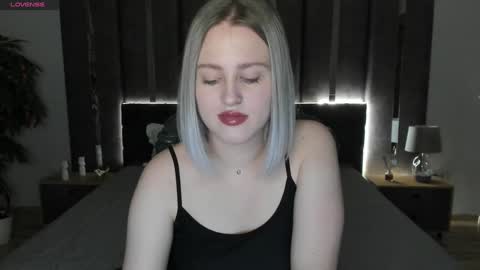 Snapshot of sarah_soul chatting on December 8, 1:02 am Sarah online show from December 8, 1:02 am