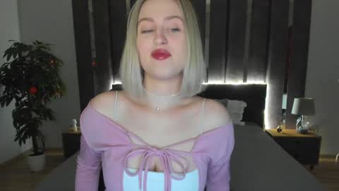 Snapshot of sarah_soul chatting on December 23, 12:57 am Sarah online show from December 23, 12:57 am