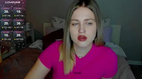 Snapshot of sarah_soul chatting on October 7, 12:15 am Sarah online show from October 7, 12:15 am