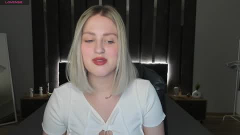 Snapshot of sarah_soul chatting on February 5, 12:53 am Sarah online show from February 5, 12:53 am