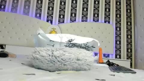 Snapshot of sarah_t33n chatting on February 26, 6:40 am Sarah online show from February 26, 6:40 am