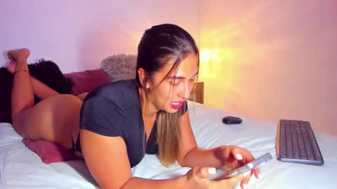 Snapshot of sarahbrooks_ chatting on October 21, 12:36 am Sarah and Erik online show from October 21, 12:36 am