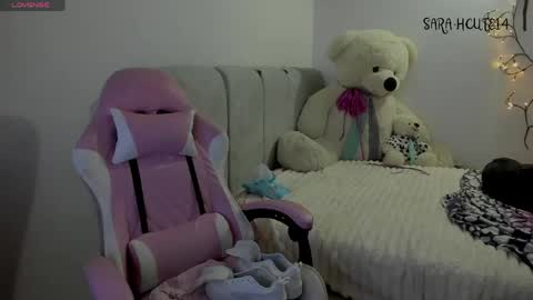 sarahcute14 online show from June 6, 11:11 pm