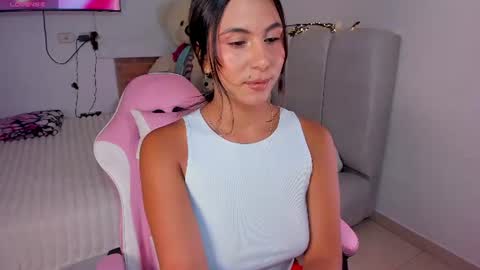 sarahcute14 online show from July 6, 1:00 am